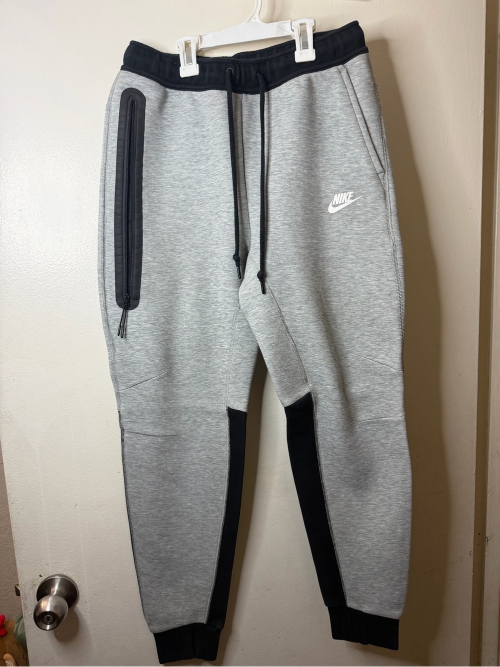 Nike Tech Fleece Joggers Gray Black Men’s Size Small FB8002-064